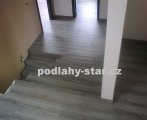 Lepené vinylové dílce na schody