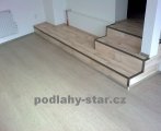 Schody polepené vinylem